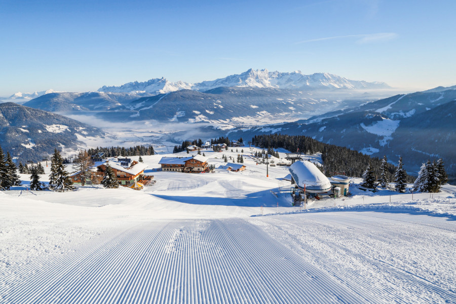 Entlang der Pisten warten zahlreiche Hütten und Einkehrmöglichkeiten auf hungrige Skifahrer