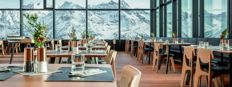 Blick ins neue FALCON Restaurants am Gaislachkogel in Sölden.