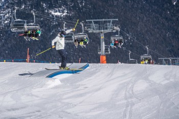 Freestyler lieben den Snowpark in Speikboden.