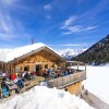 Einkehrmöglichkeit mit Sonnenterrasse: die Trejeralm.