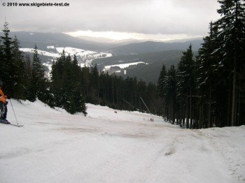 Turisticka mit Aussicht nach Zelezna Ruda!