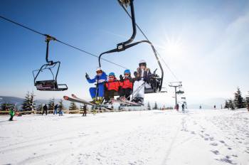 Im Skigebiet gibt es Pisten für jede Könnerstufe.