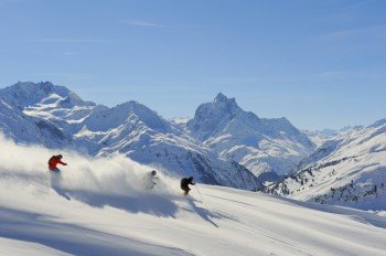 Tiefschneeabfahrt am Arlberg