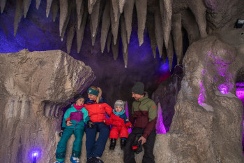 Tropfsteinhöhle auch im Winter geöffnet auf der Steinplatte in Waidring.