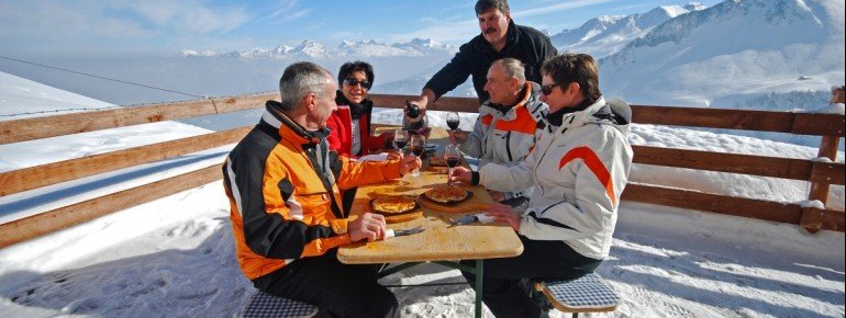 Beim Laui Wisel auf der Terasse eine Käseschnitte geniessen