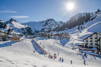 Frönelis Winterland mit zwei Zauberteppichen ist perfekt für Kinder und Anfänger geeignet.