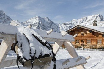 Südtiroler Spezialitäten mit Blick auf die Königsspitze gibt es in der urigen Madritschhütte