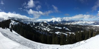 Blick oberhalb des Plunge Lifts in Richtung Gold Hill Chutes auf die beeindruckende Bergwelt um Telluride.