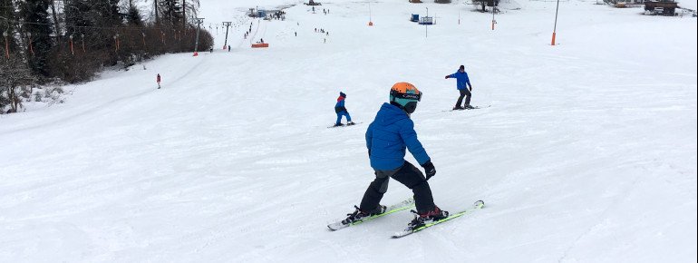 Sehr breit und flach ist die blaue Anfängerpiste in Mitterland.