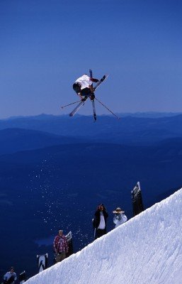 Erlebe außergewöhnliche Skiabenteuer.