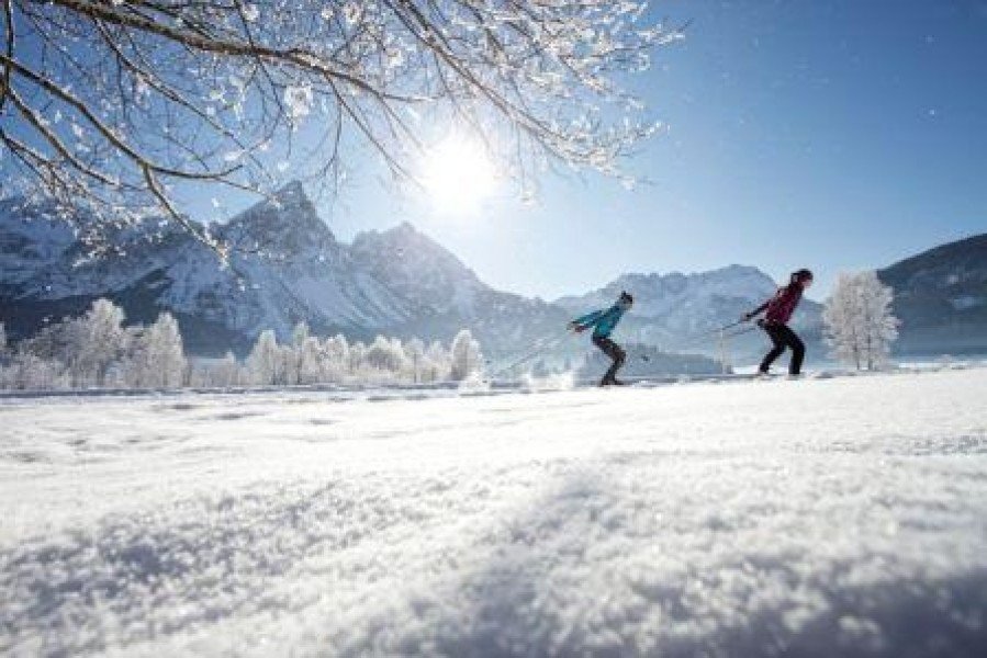 Ob im klassischen oder im Skating Stil - Langläufern steht ein umfassendes Loipennetz zur Verfügung.