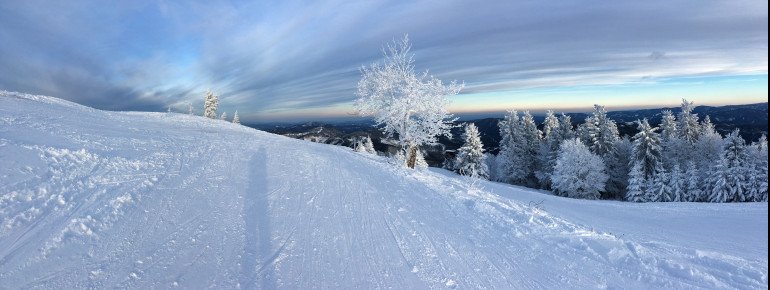 Insgesamt 16 Pistenkilometer warten auf Anfänger und geübte Fahrer im Skigebiet Unterberg in Niederösterreich.