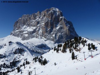 Panorama vom Ciampinoi (2254m) auf den den Langkofel (3181m)