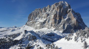 Der beeindruckende Langkofel thront über den Pisten in Gröden