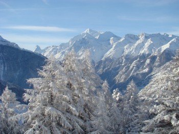 Aussicht vom Weiler Bodmen Richtung Weiss- und Matterhorn. ©heidadorf.ch