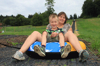 Neueröffnung: Tubing-BahnFerienöffnungszeiten:Die. - Fr. 13:00Uhr - 17:00UhrSonn- Feiertage: 12:00 Uhr-17:00Uhr