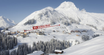 Die neue Dorfbahn führt direkt vom Dorfplatz in Warth hinauf ins Skivergnügen.