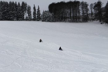 Auch die Rodler können den Sessellift im Skigebiet nutzen, um oben die tolle Aussicht über das Rothaargebirge zu genießen.
