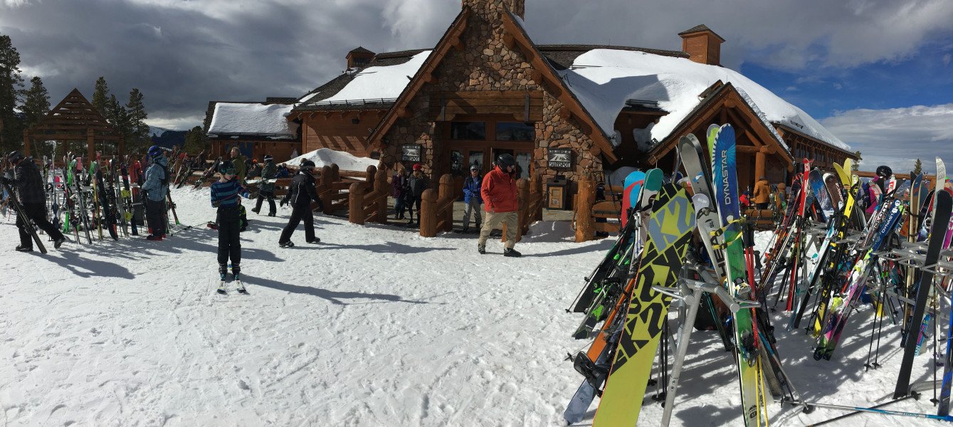 Am oberen Teil des Winter Park Mountains gelegen bietet The Lodge at Sunspot mit seiner atemberaubenden Aussicht auf die Kontinentale Wasserscheide echte Colorado-Erfahrung.
