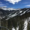 Blick auf das Mary Jane Gebiet, welches bei Einheimischen und Touristen gleichermaßen für sein unebenes Terrain und Treeskiing beliebt ist.