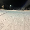 Die Piste kann zum Nachtskifahren beleuchtet werden.