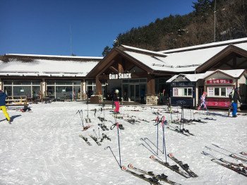 Das Restaurant Gold Snack liegt im Talbereich der Gold Zone.