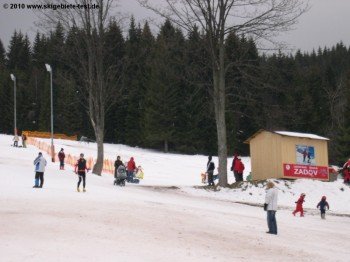 Zadov Churanov ist ein echtes Familienskigebiet, was der hohe Anteil an Kindern belegt.