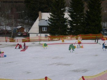 Liebevoll eingerichteter Kidspark an der Talstation des Liftes E
