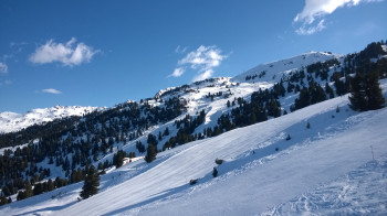 Blick auf die Pisten Nr. 13 und 14 oberhalb der Rosenalm