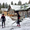 Gemütlich einkehren in die Schareben Hütte nach viel Action auf der Langlauf-Loipe.
