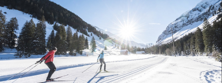 Langlauffans erwarten in Gstaad 91,3 Loipenkilometer in allen Schwierigkeitsstufen.