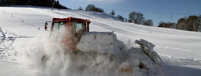 Pistenbully am Skilift Felderhalde in Isny im Allgäu