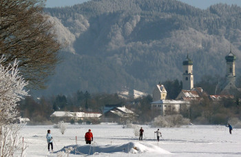 Langlauf im Naturschutzgebiet Bodenmöser vor den Toren von Isny im Allgäu