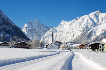 Ortsloipe in Pertisau - im Hintergrund das Karwendel