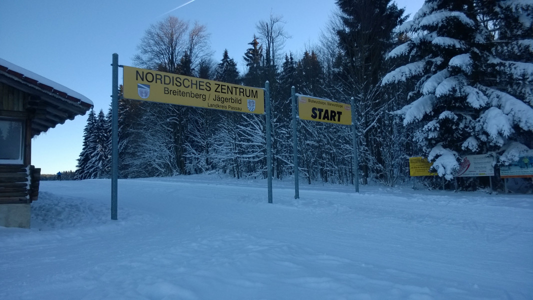 Auf der 2,5 Kilometer langen Wettkampfloipe kannst du dein Können unter Beweis stellen.