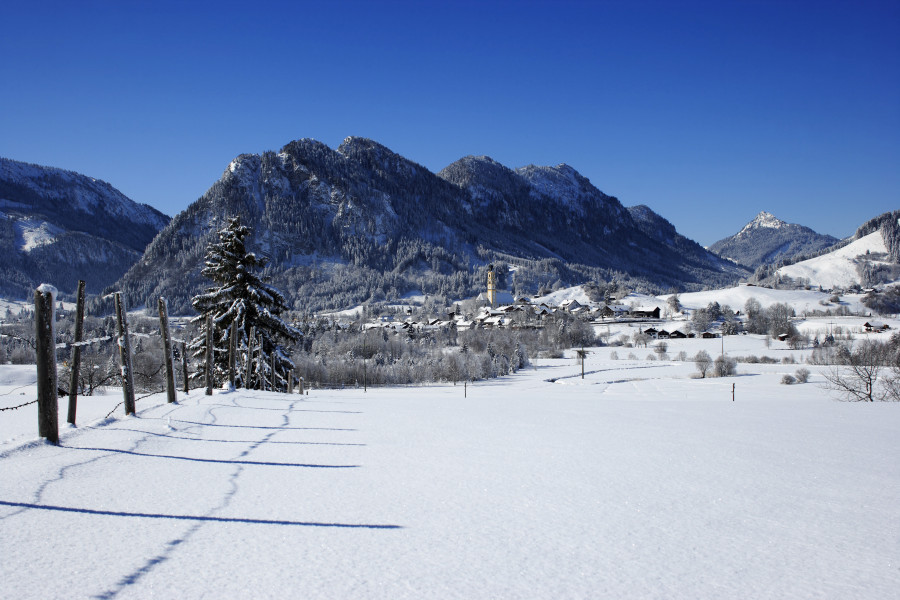 Rund 20 km Loipen führen durch die Winterlandschaft von Pfronten.
