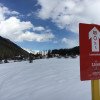Der Einstieg zur Leonhard-Loipe ist direkt an der Einfahrt zum Parkplatz des Skigebiets in St. Jakob.