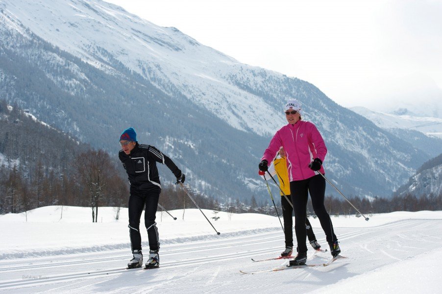 Die Strecken werden sowohl für den klassischen Langlauf als auch zum Skating gespurt.